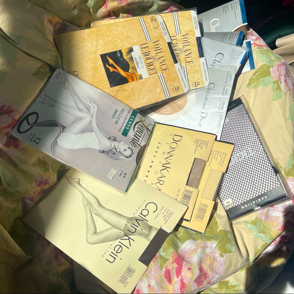 Christian Dior, Calvin Klein, Violance de Le Bourget, Levante Pantyhose tights